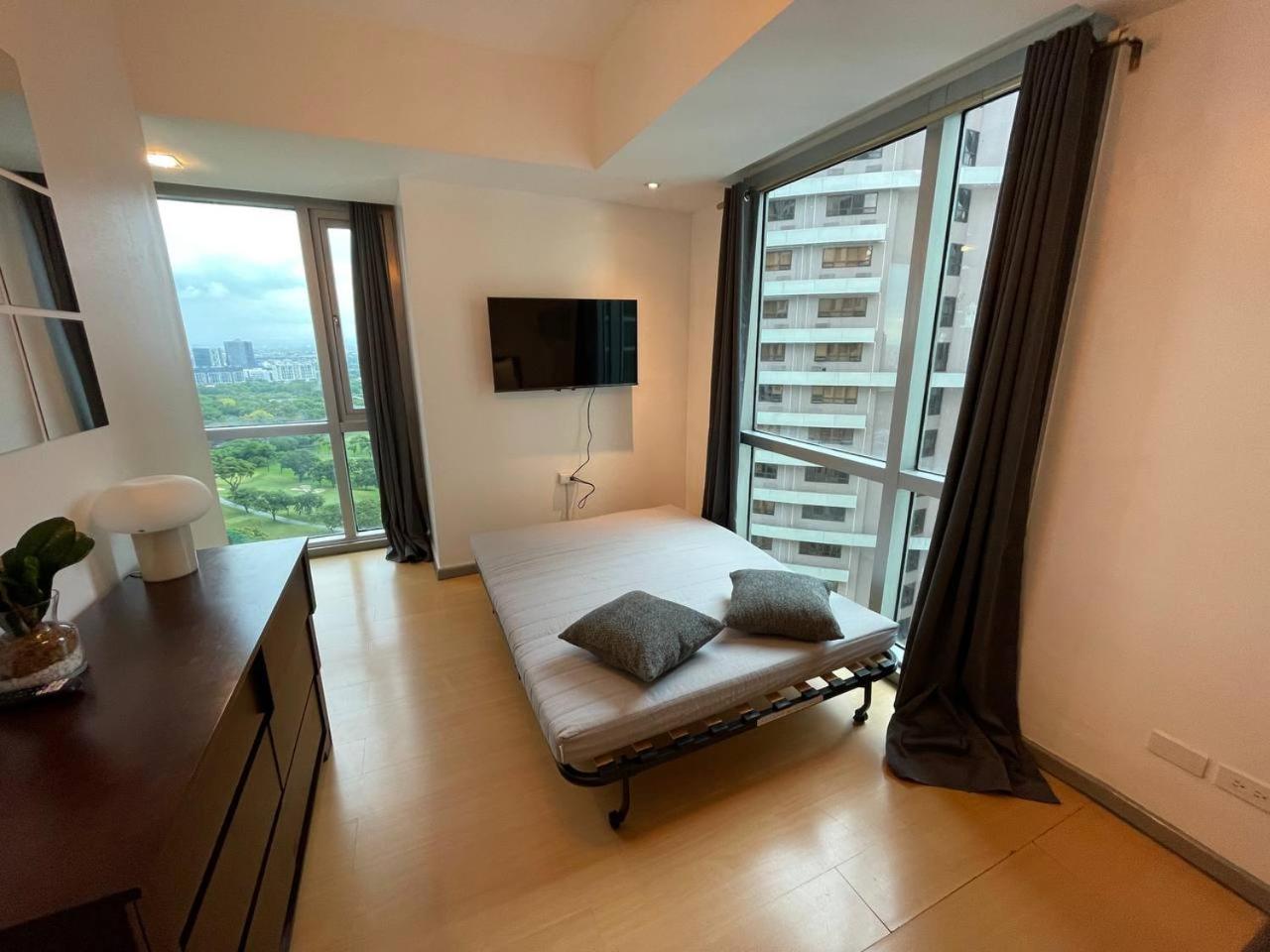Prime Avant Bgc Location Apartments By Ph Staycation มะนิลา ภายนอก รูปภาพ