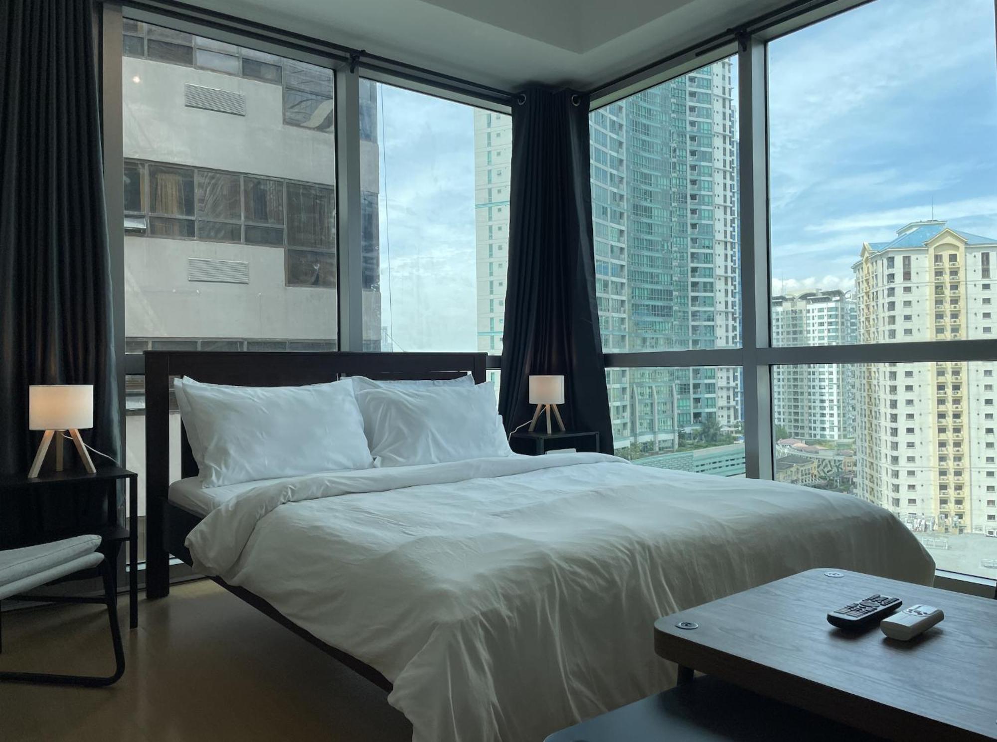 Prime Avant Bgc Location Apartments By Ph Staycation มะนิลา ภายนอก รูปภาพ
